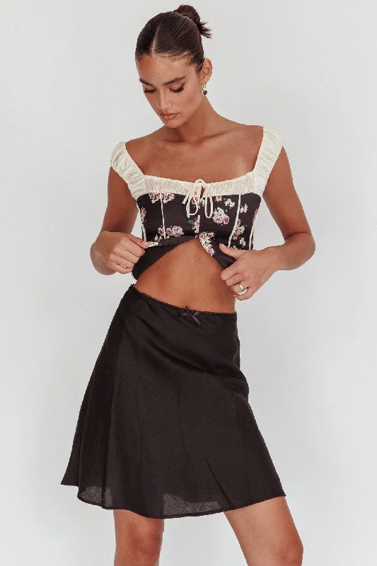 Emotional Knee Length Skirt Black